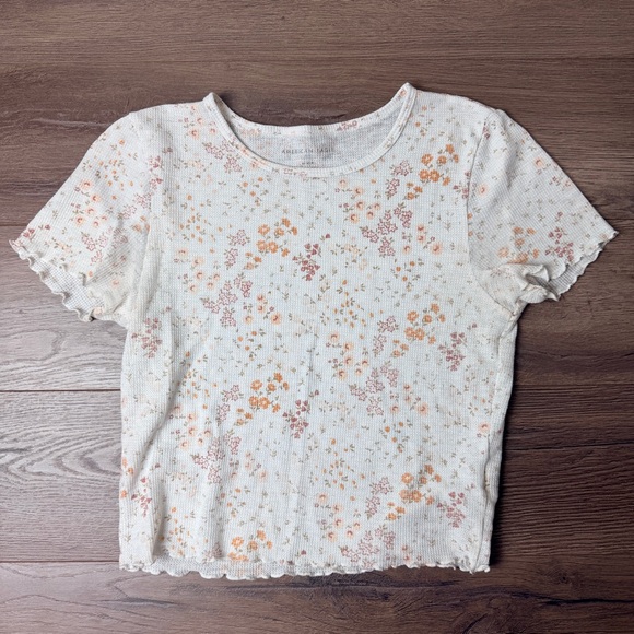 American Eagle Outfitters Tops - Soft & Sheer American Eagle Outfitters Cream Floral Ribbed Crop Top Baby Tee M